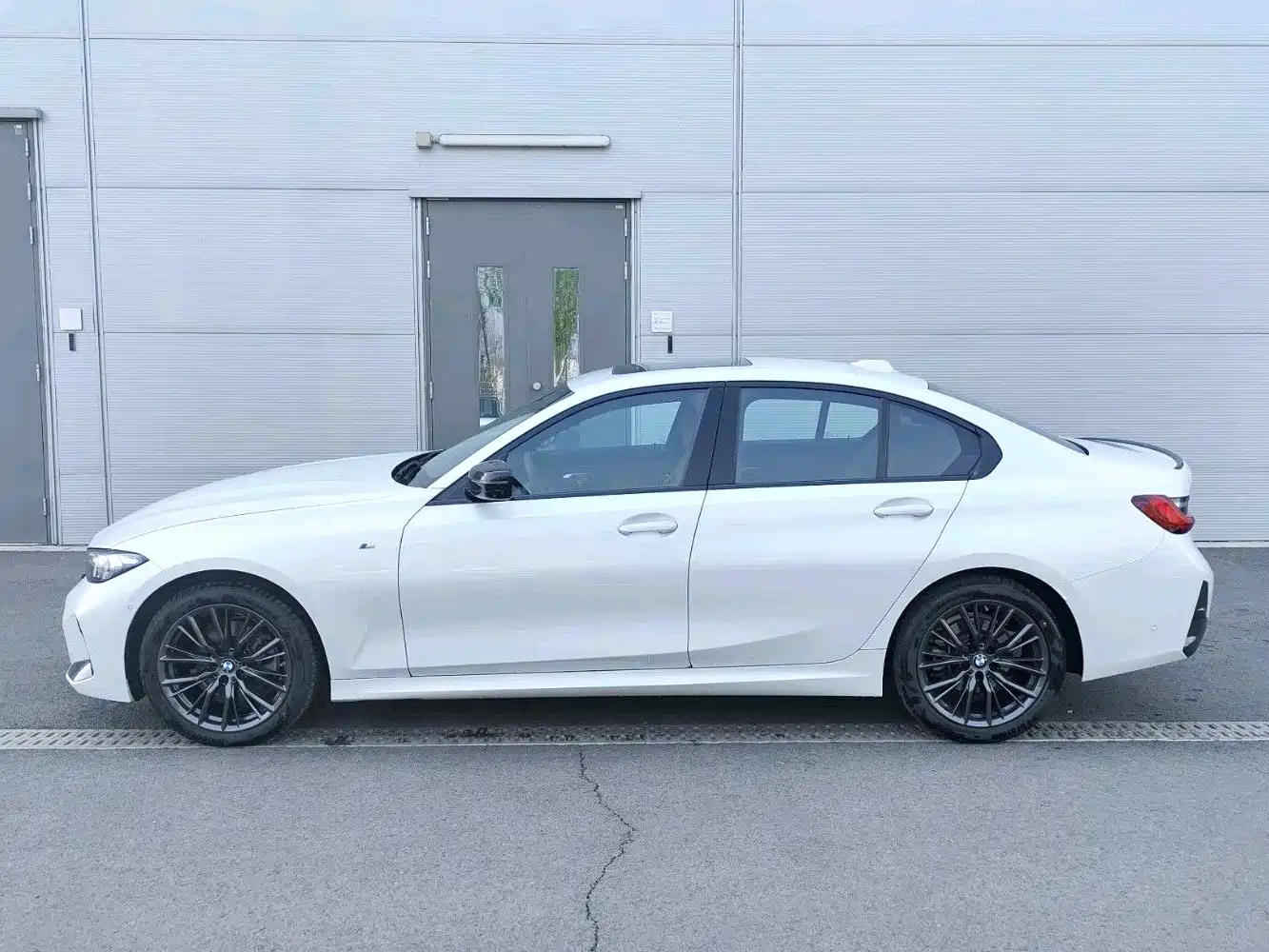 BMW 3 Series 2024 325i M Sport Shadowline Package фото 3