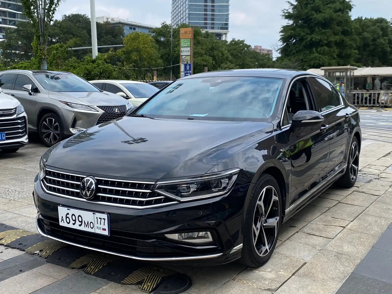 Photo 1 - Volkswagen Magotan