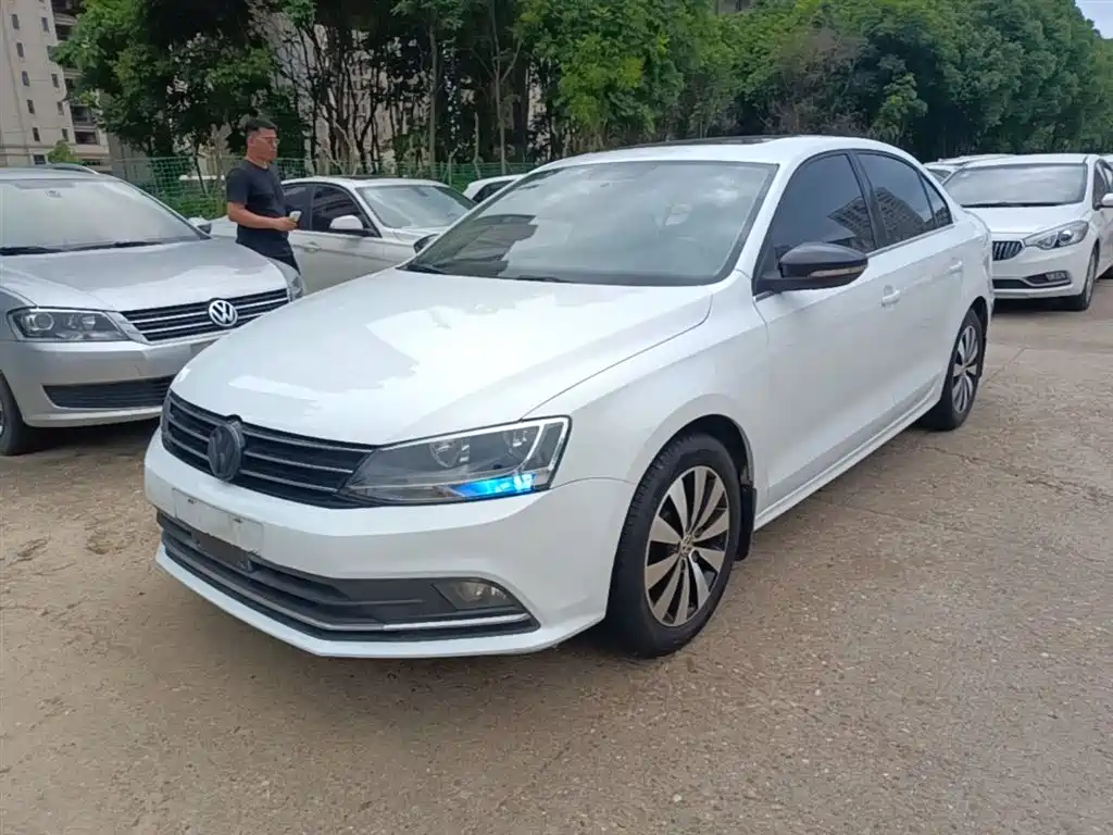 Volkswagen Sagitar 2017 1.6L Automatic Comfort фото 2