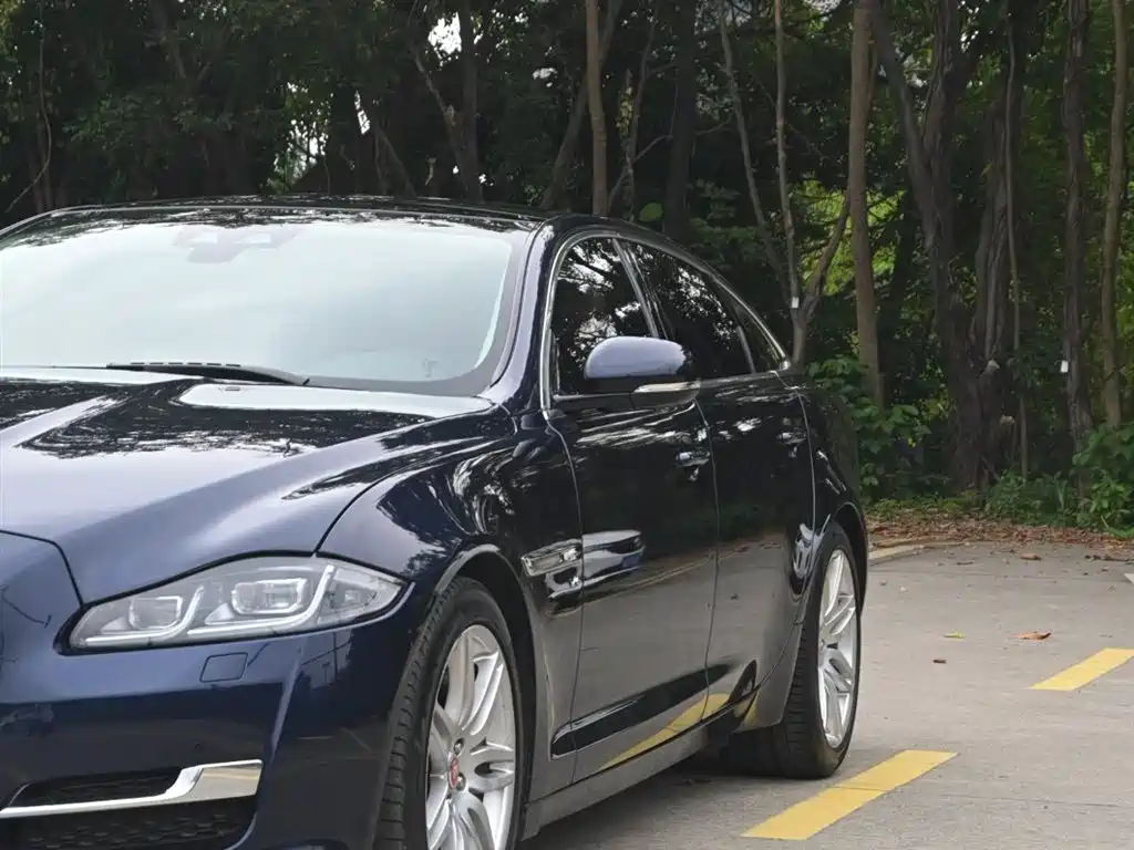 JAGUAR XJ
