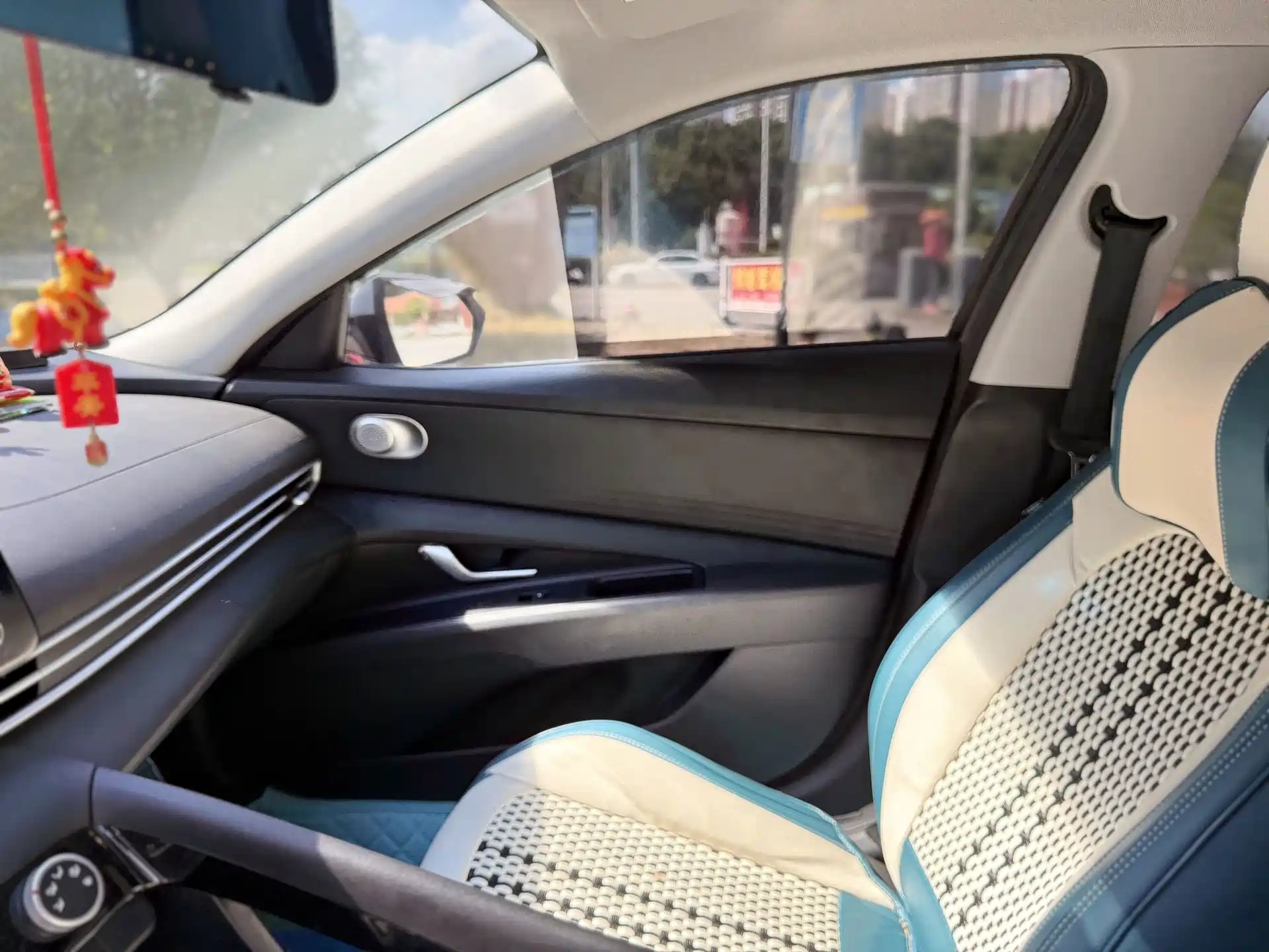 Photo 15 - Hyundai Elantra