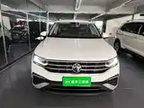 Photo 3 - Volkswagen Tiguan L