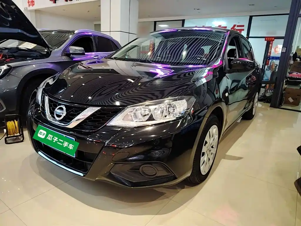 Фото 2 - Nissan Tiida
