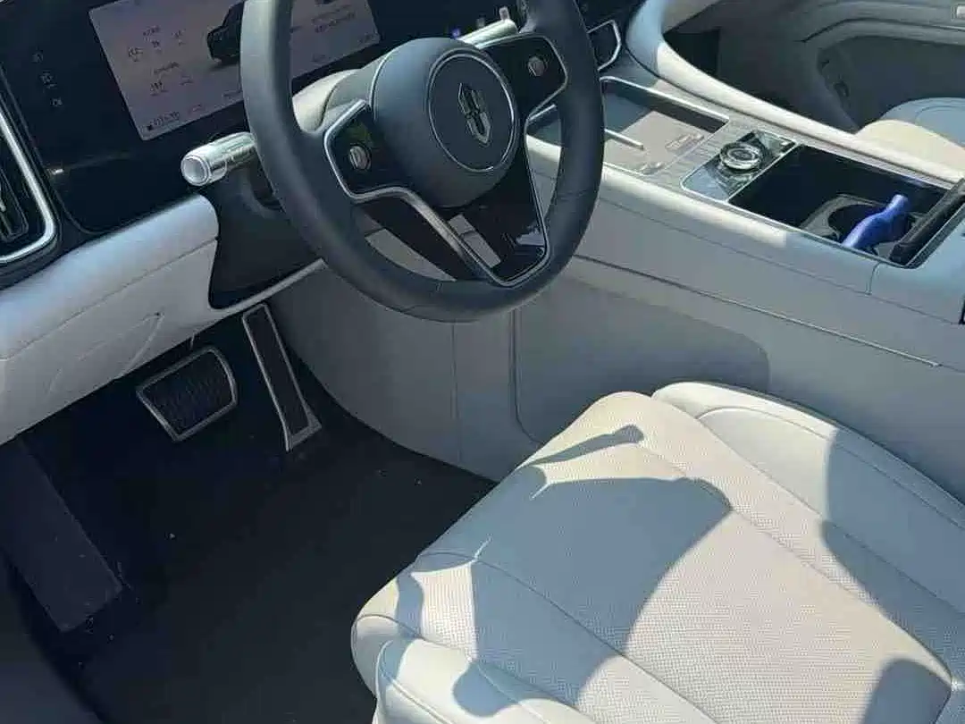 AITO Wenjie AITO M9 2025 Extended Range Ultra 52kWh 5-Seater фото 5
