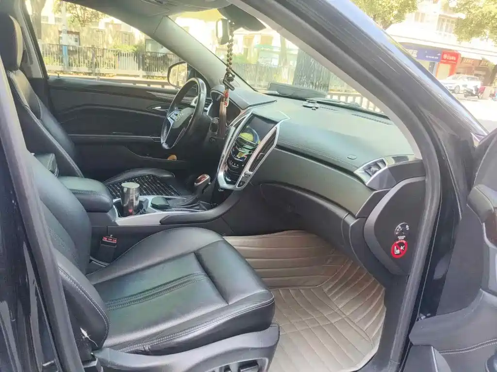 Photo 10 - Cadillac SRX