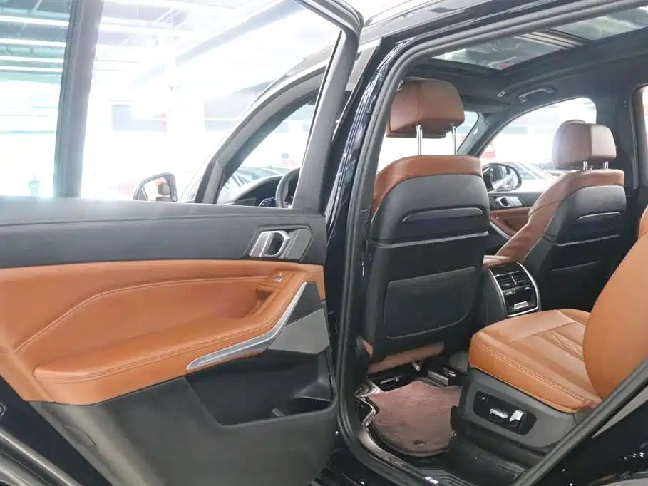 BMW X7 2022 xDrive40i Exclusive M Sport Package фото 17