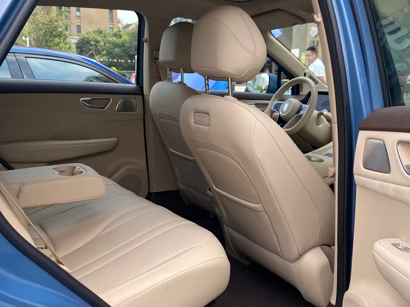 Photo 10 - Shangjie SUV
