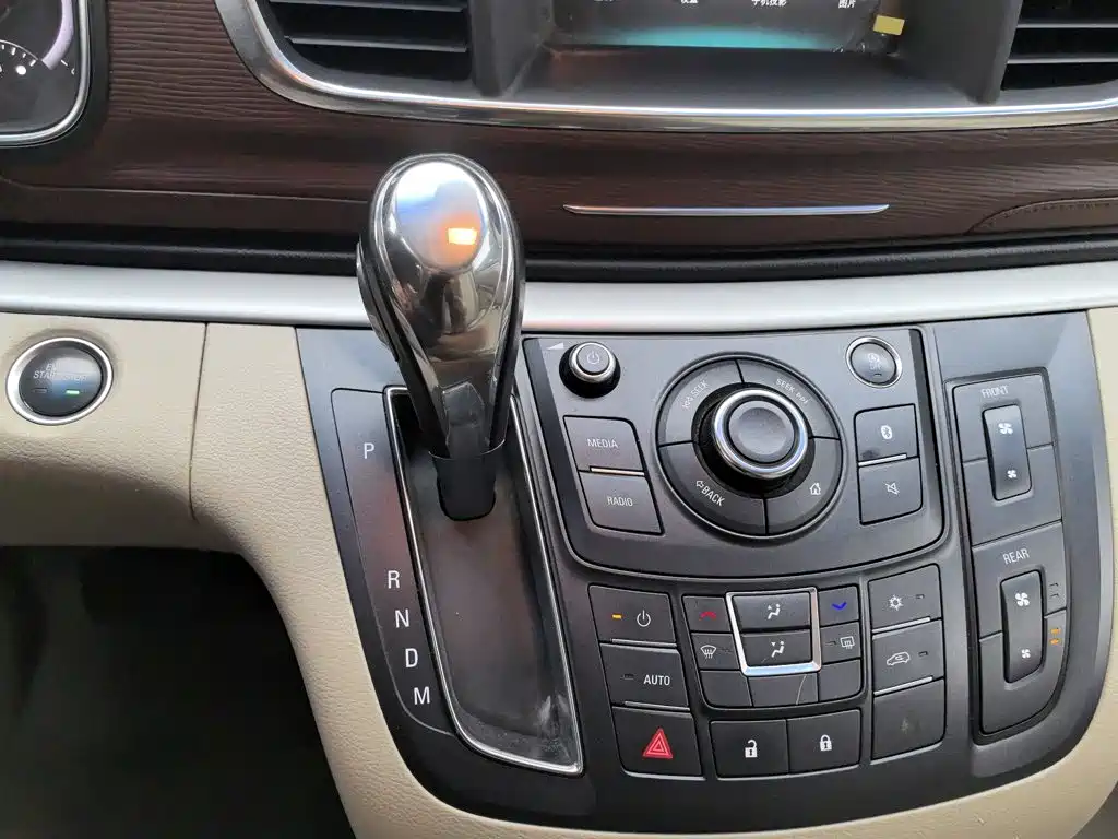 صورة 13 - Buick GL8