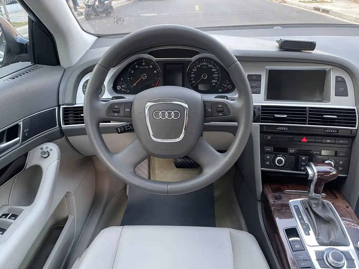 Фото 10 - Audi A6L