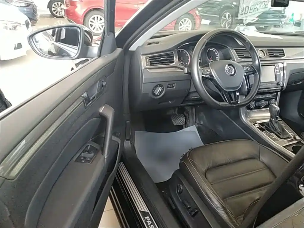 Volkswagen Passat 2017 330TSI DSG Prestige фото 16