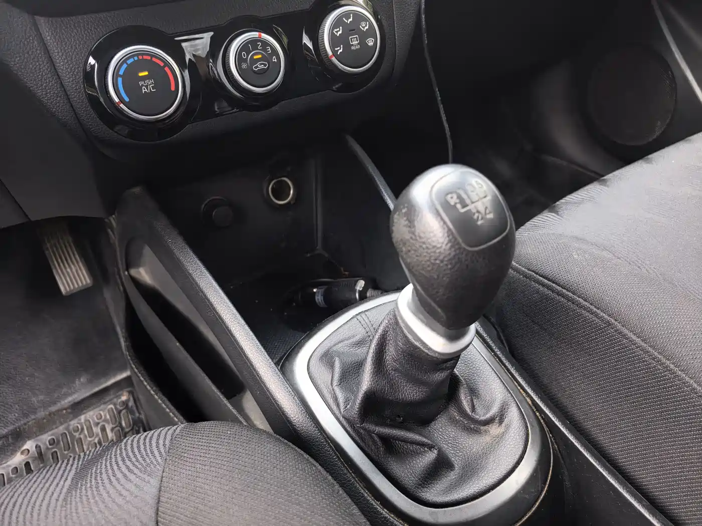 Kia K2 2015 Sedan 1.4L MT GLS фото 11