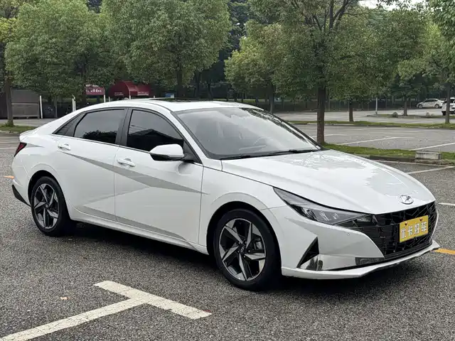 Hyundai Elantra 2022 240TGDi DCT LUX Premium Edition — фото 2