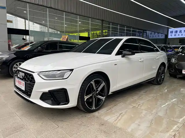 Audi A4L 40 TFSI, Люкс Драйв