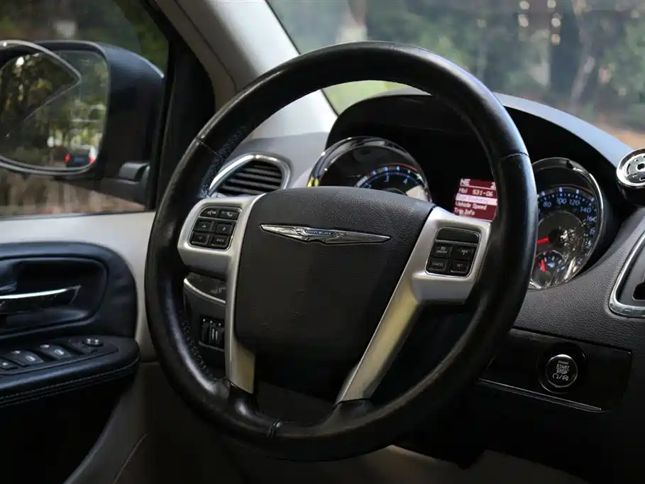 Chrysler Grand Voyager (Import) 2014 3.6L Comfort Edition фото 14