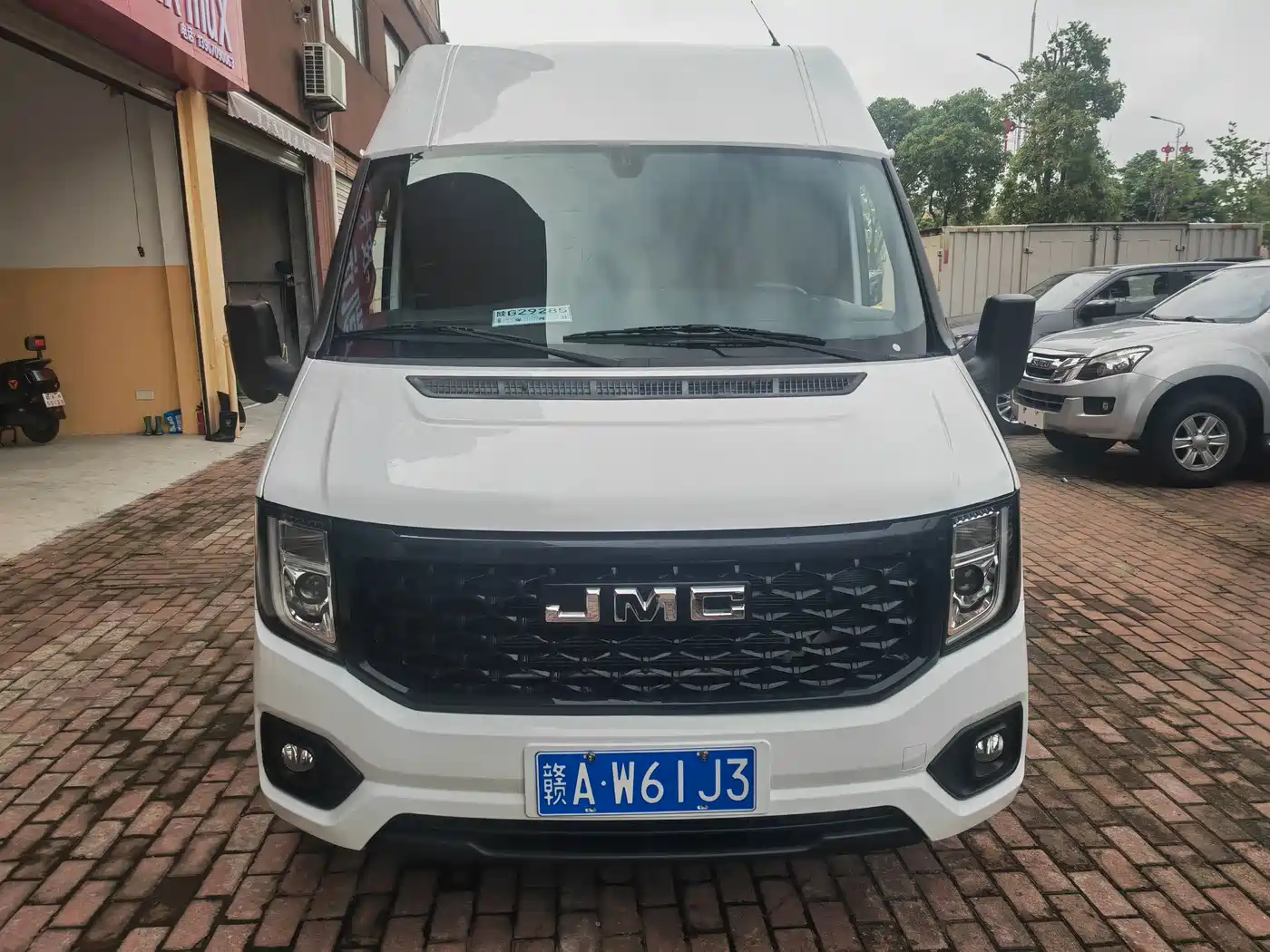 Jiangling JMC Fushun 2025 Model 2.0T 8AT Diesel Short Wheelbase Medium-High Roof Commercial Van 2/3 Seats фото 2