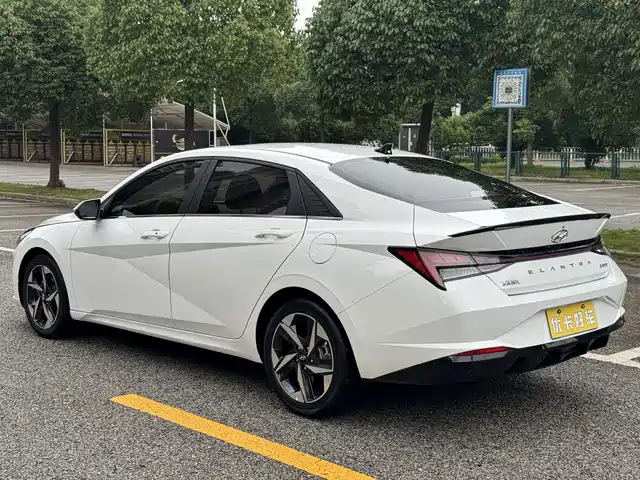 Hyundai Elantra 2022 240TGDi DCT LUX Premium Edition — фото 3