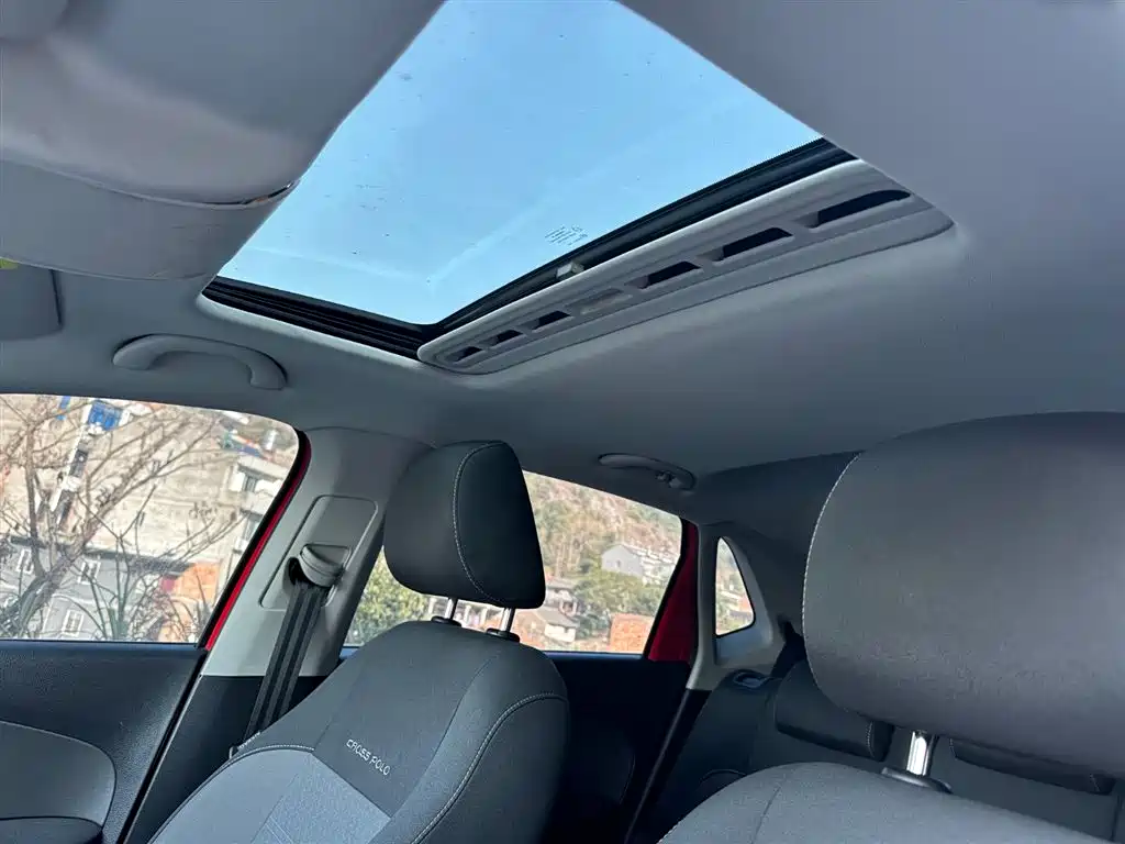 Volkswagen Polo 2016 1.6L Cross Polo Automatic фото 20
