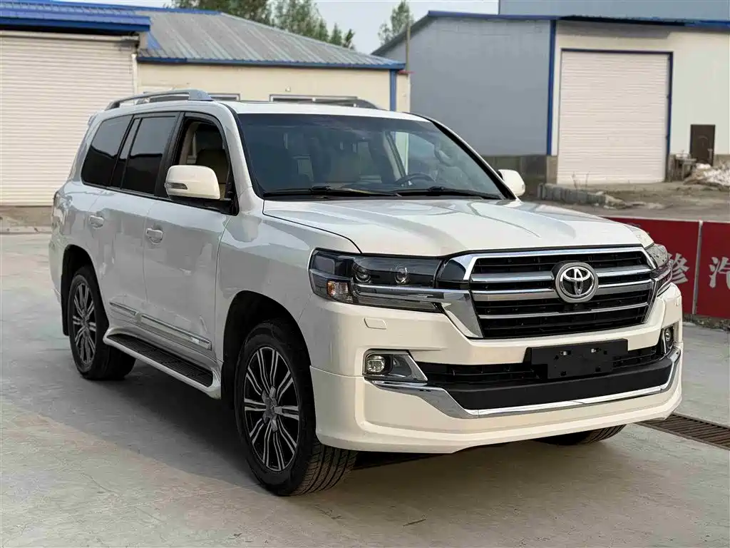 Toyota Land Cruiser 2012 4.0L Automatic VX фото 3