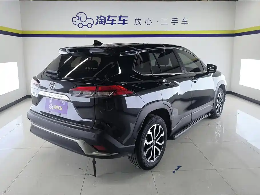 Toyota Frontlander 2022 2.0L CVT Luxury Edition фото 3