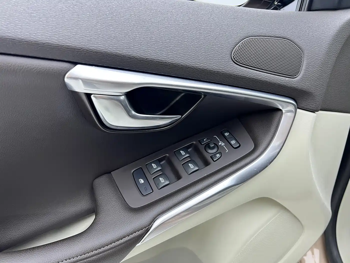 Volvo V40 2014 2014 2.0T Zhiya Edition