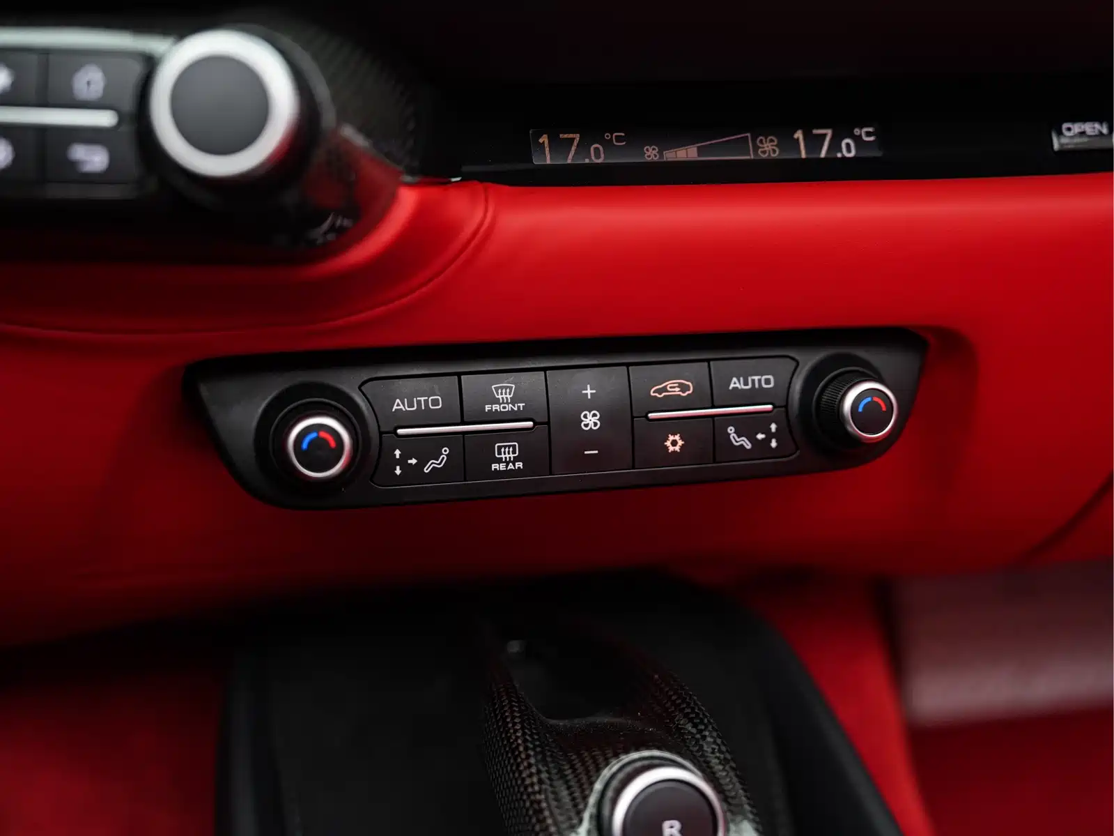 Фото 23 - Ferrari 812
