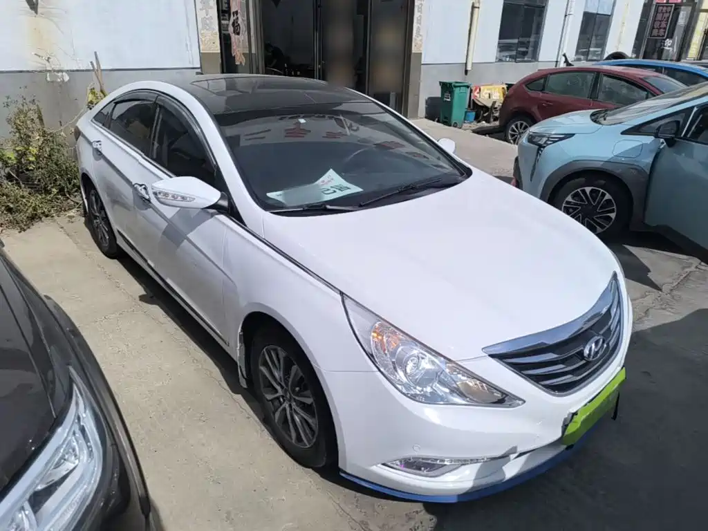 Фото 4 - Hyundai Sonata