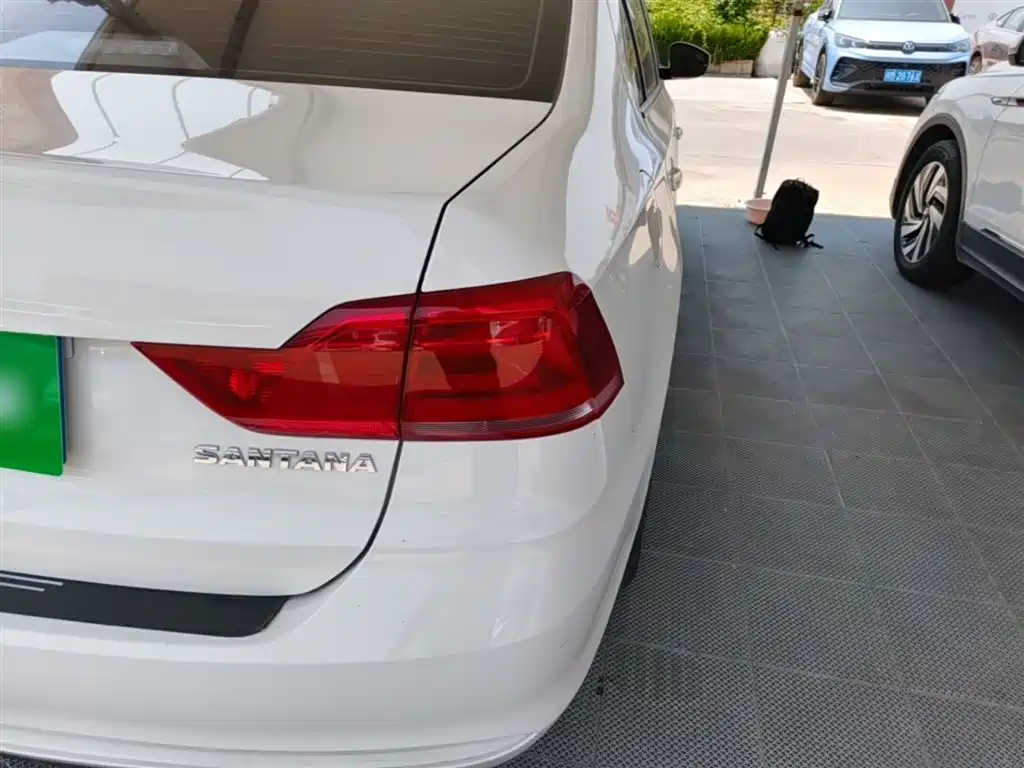 VOLKSWAGEN SANTANA