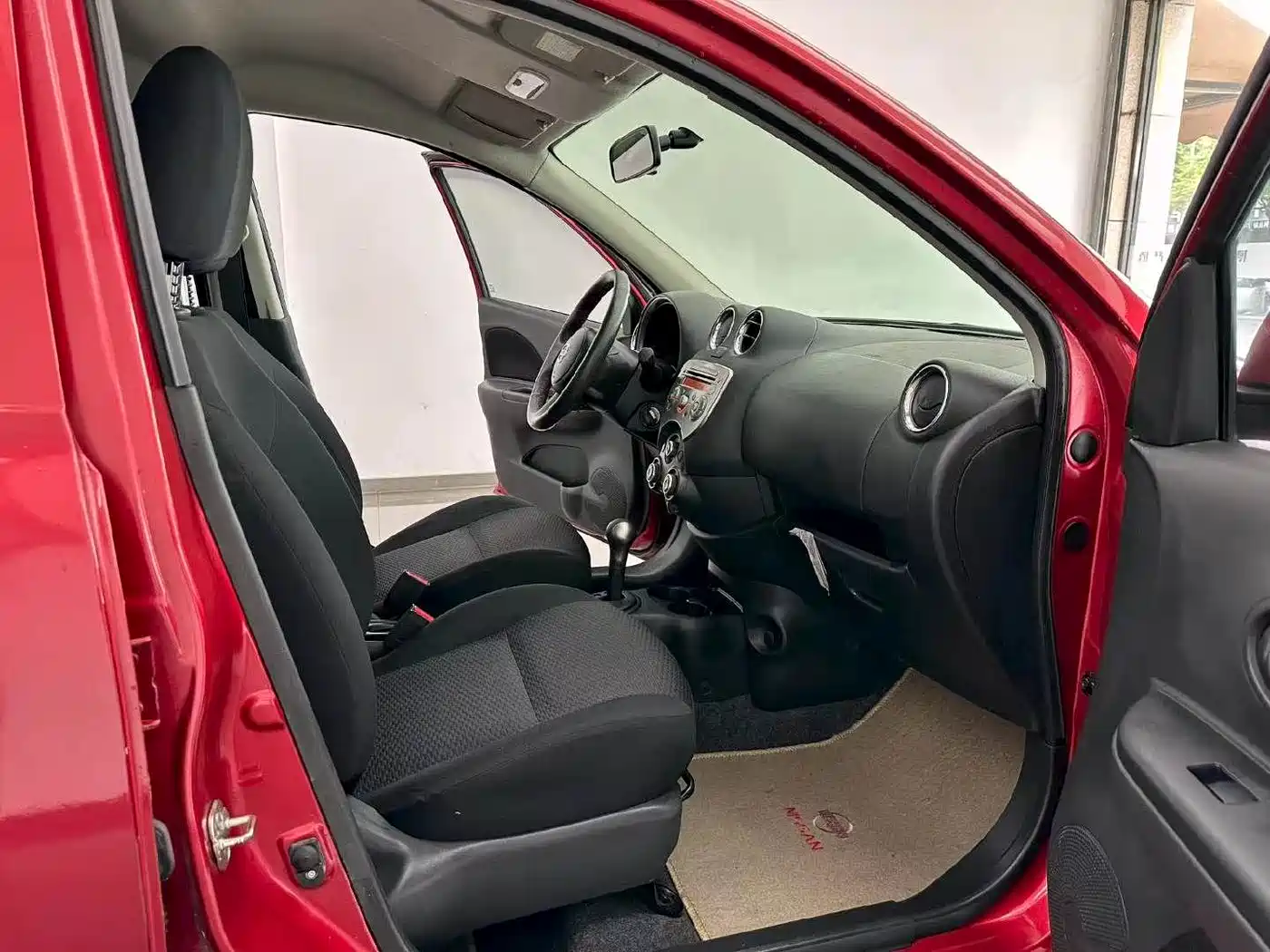 Nissan March 2013 2010 1.5L Automatic Easy Shine Edition