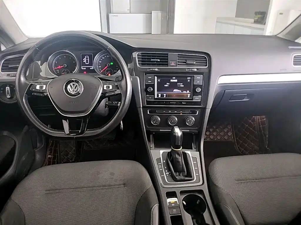 Volkswagen Golf 2018 230TSI Automatic Comfort фото 10