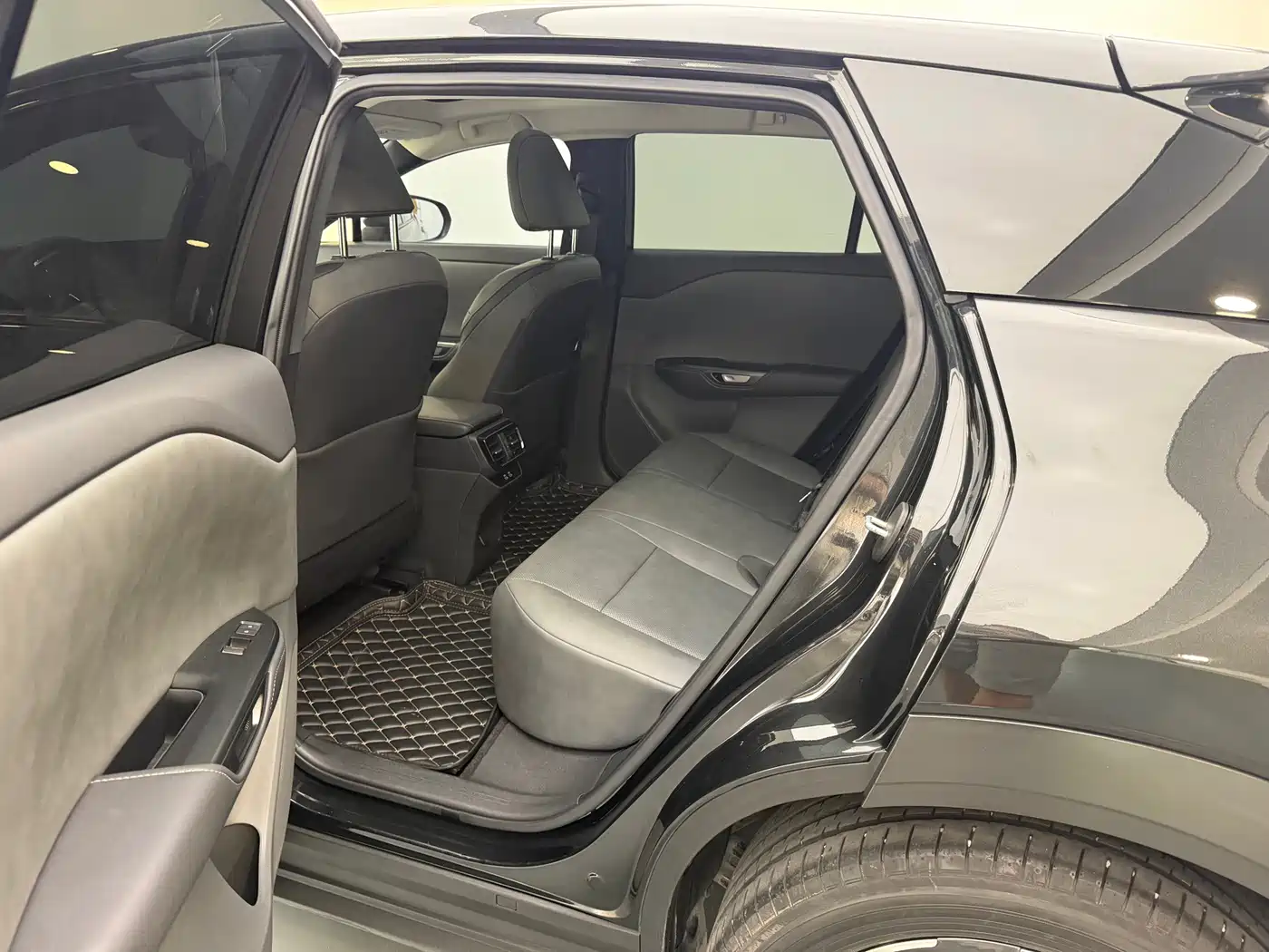 Lexus RZ 2023 2023 450e 4WD Deluxe
