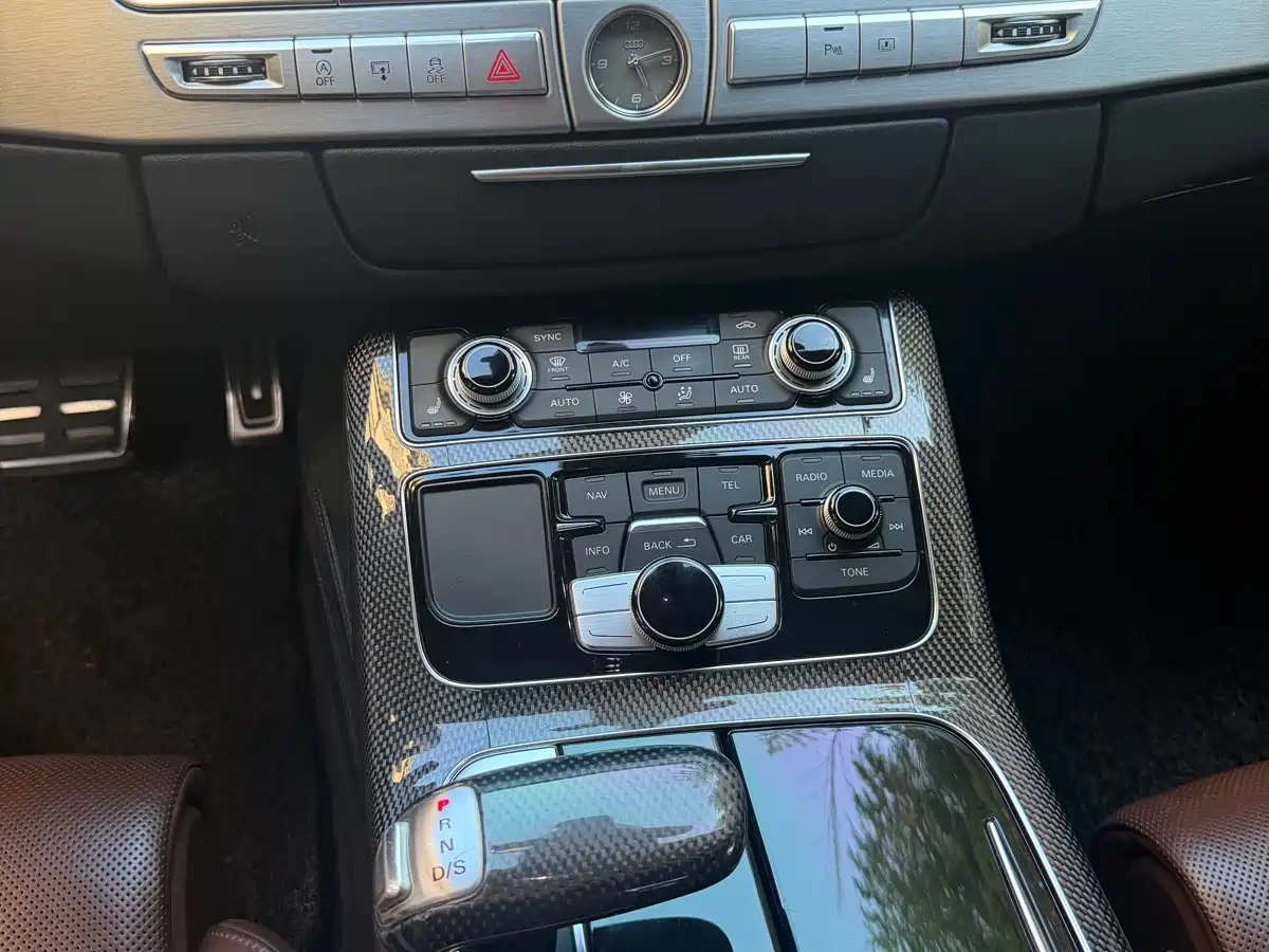 Audi S8 2013 S8 4.0TFSI quattro фото 5