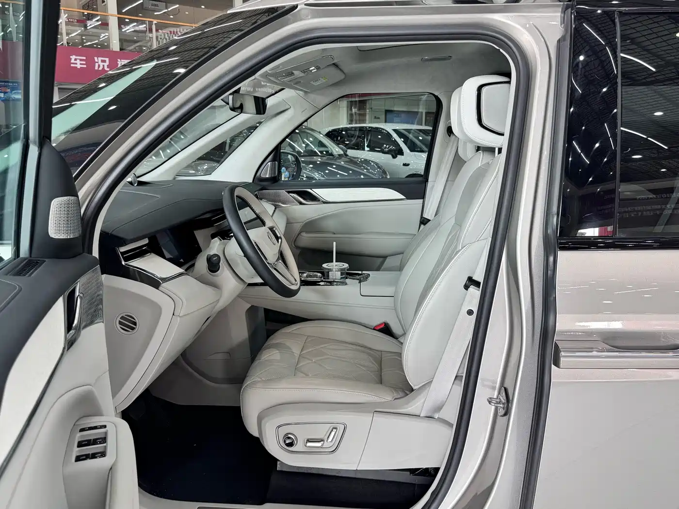 Volvo EM90 2024 2025 Ultra Six-Seater