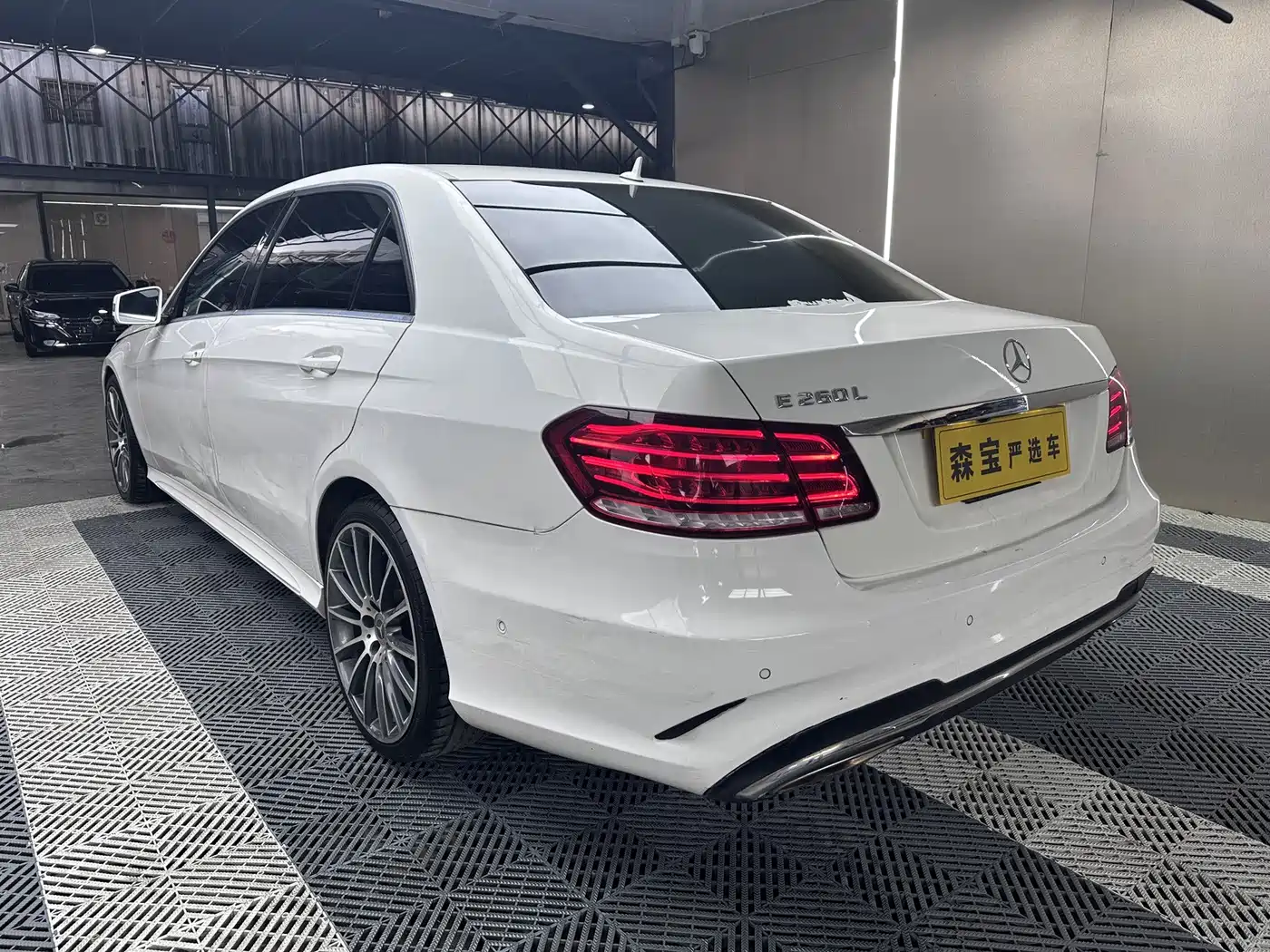 Mercedes-Benz E-Class 2015 E 260 L Sport фото 6
