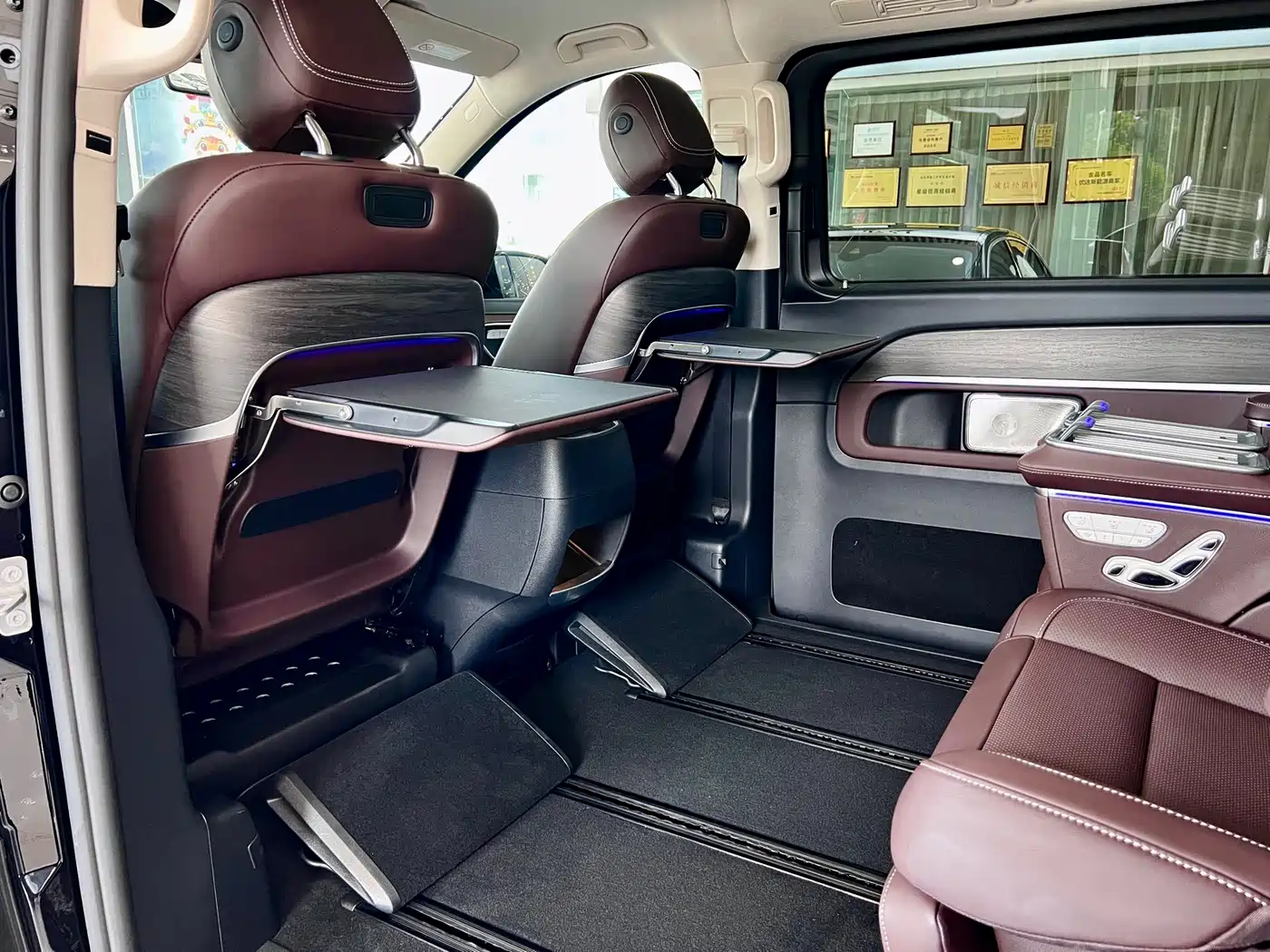 Mercedes-Benz V-Class 2024 V 300 L Long Wheelbase Luxury Edition фото 19