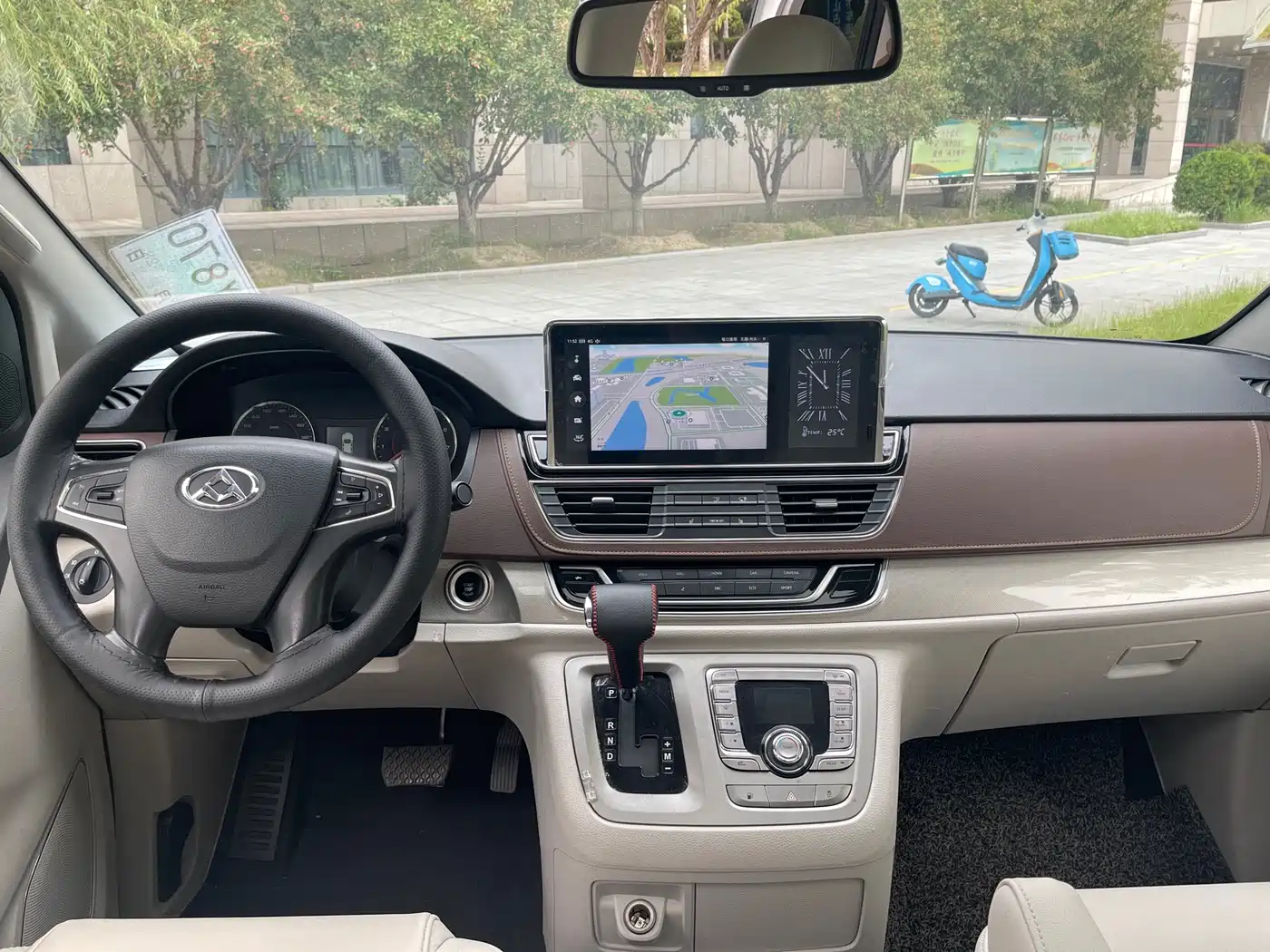 SAIC Maxus Maxus G10 2018 PLUS 2.0T Automatic Luxury Executive Edition фото 12
