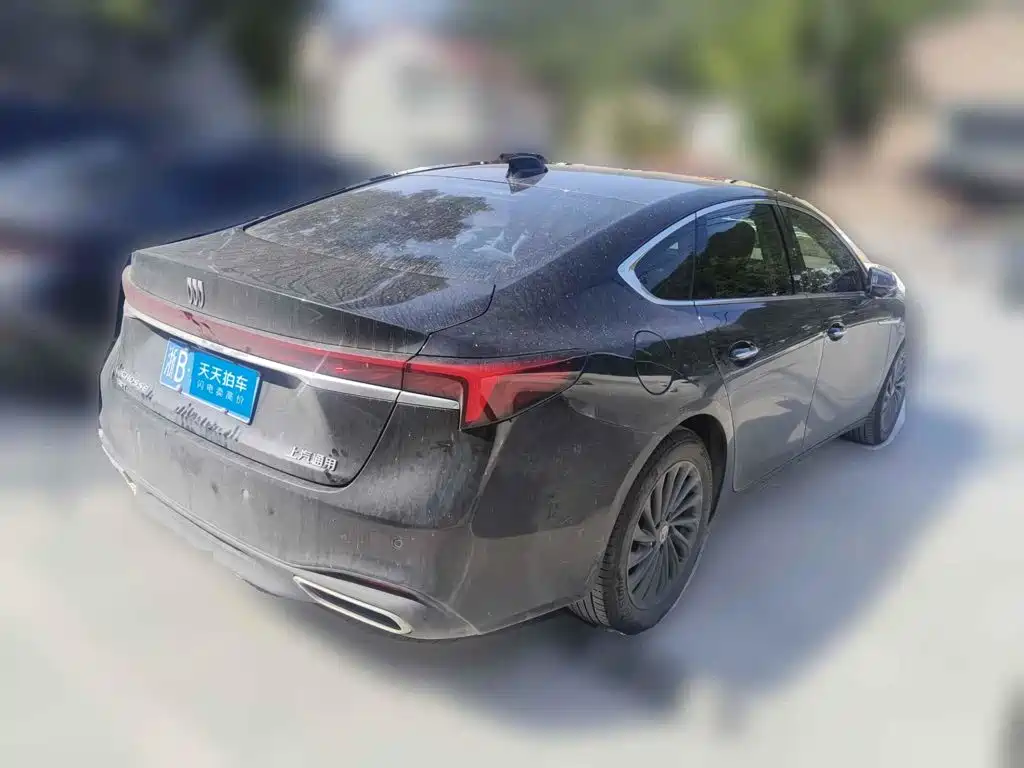 Photo 5 - Buick LaCrosse