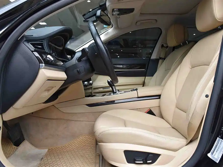 BMW 7 Series 2011 730Li Elegance фото 5
