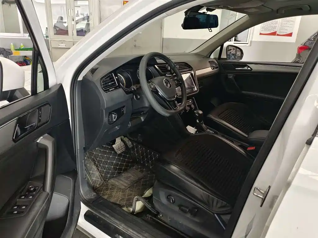 Volkswagen Tiguan L 2021 330TSI Automatic 2WD Smart фото 12