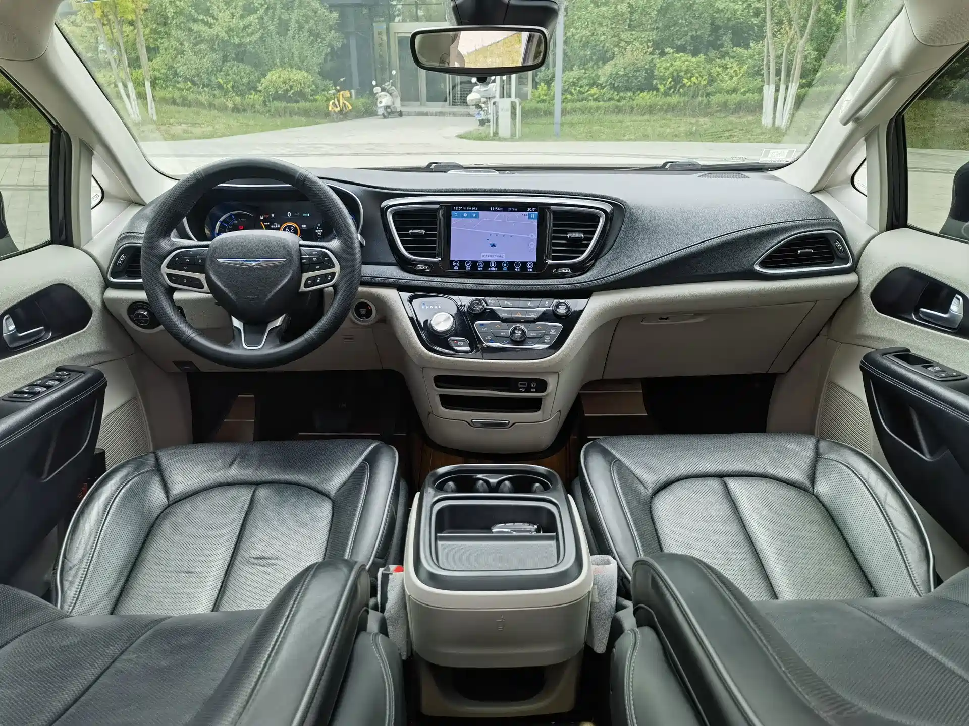 Фото 11 - Chrysler Pacifica PHEV