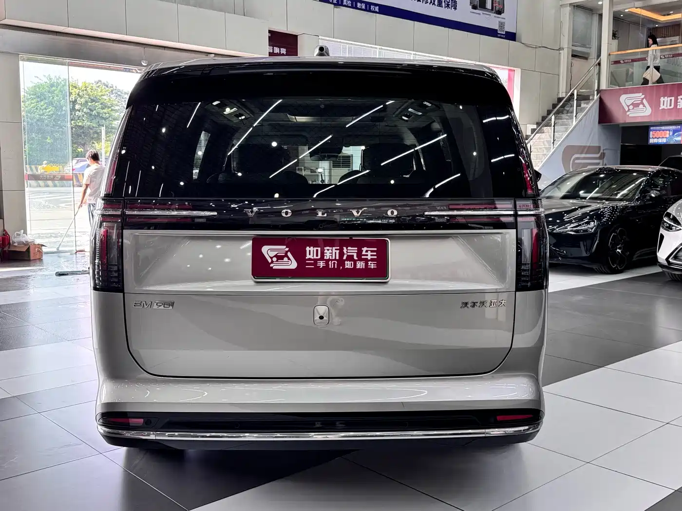 Volvo EM90 2024 2025 Ultra Six-Seater