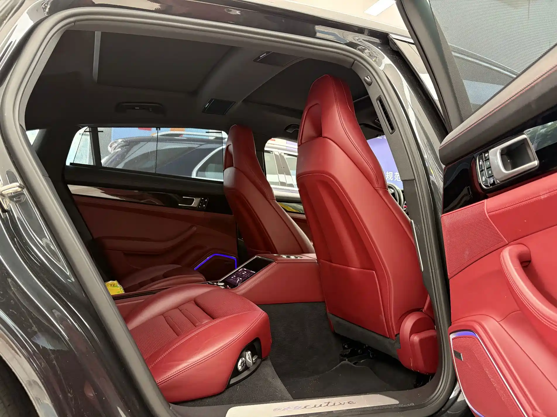 Photo 17 - Porsche Panamera