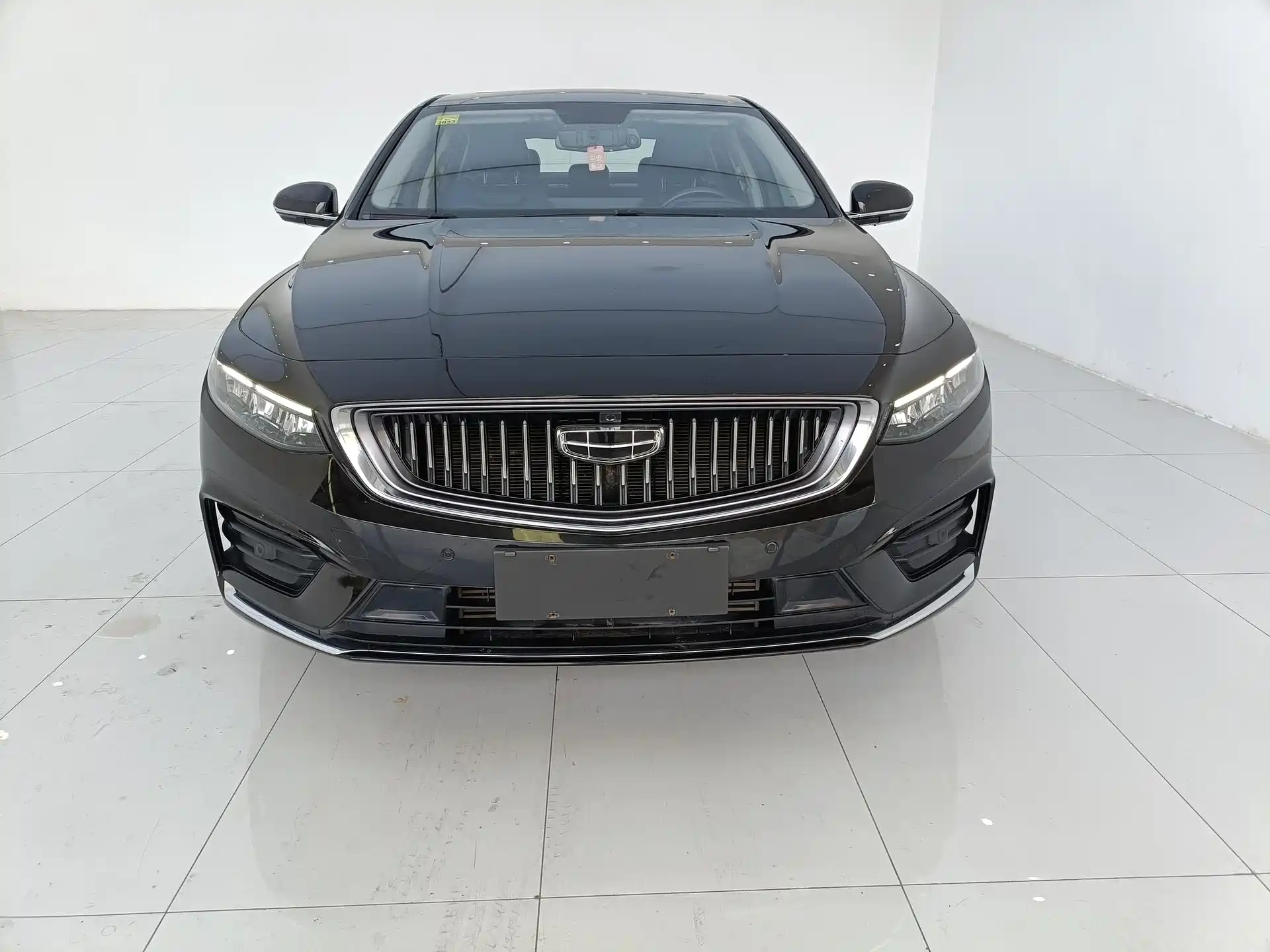 Фото 2 - Geely Preface