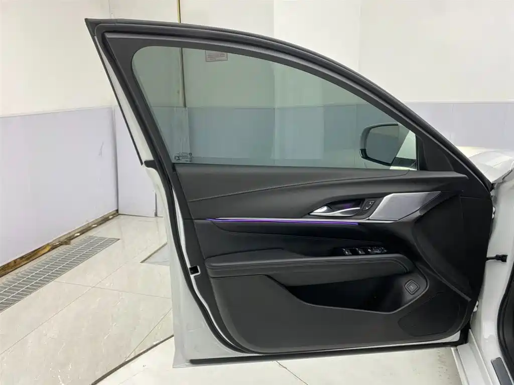 CADILLAC CT4