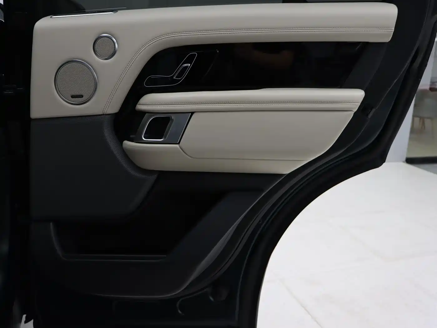Land Rover Range Rover 2020 3.0 L6 Shengshi Edition фото 27