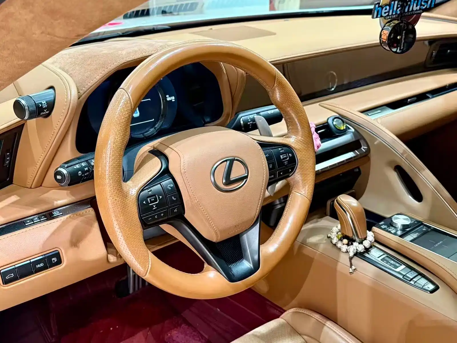 Фото 7 - Lexus LC