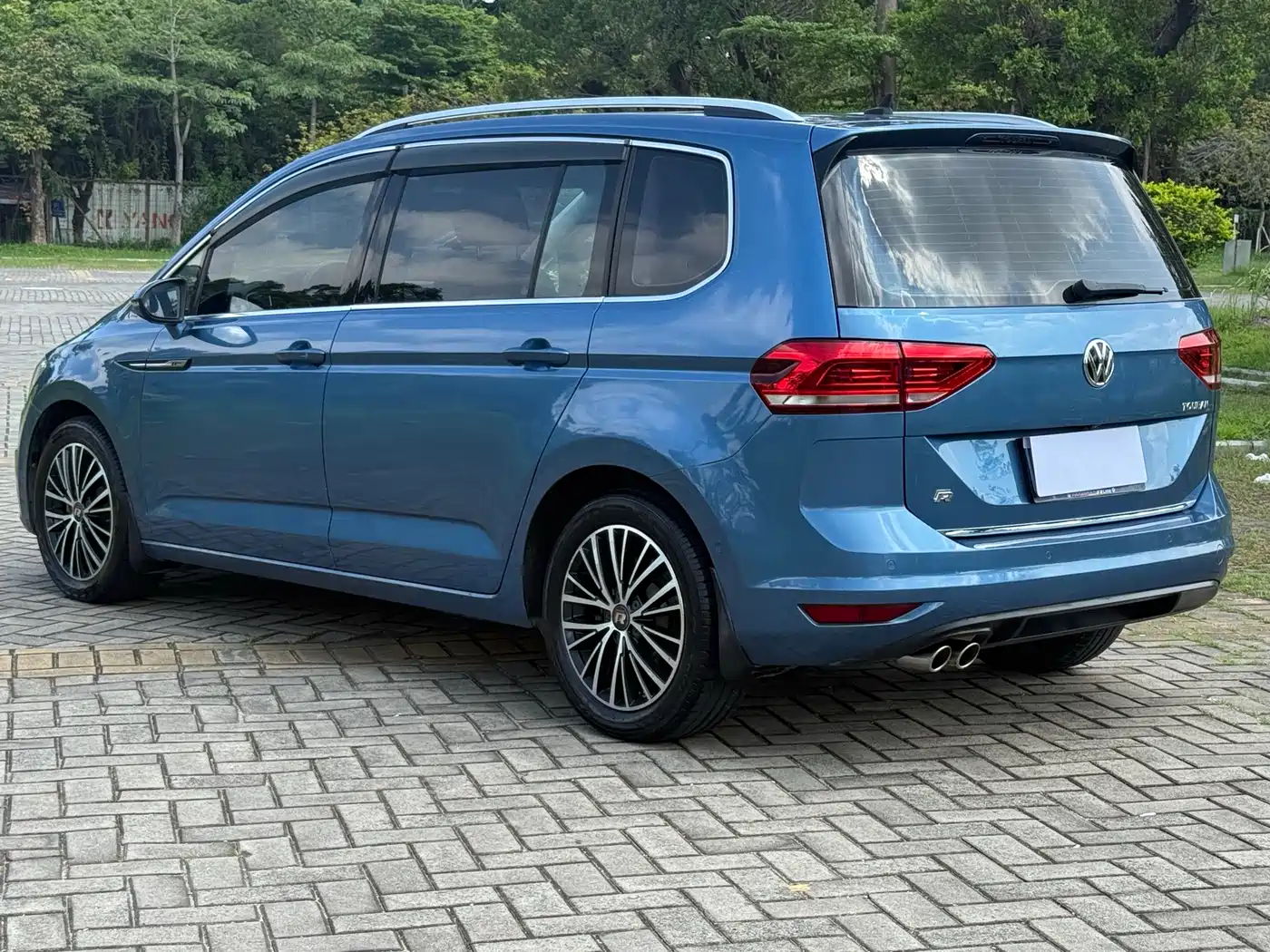 Photo 11 - Volkswagen Touran