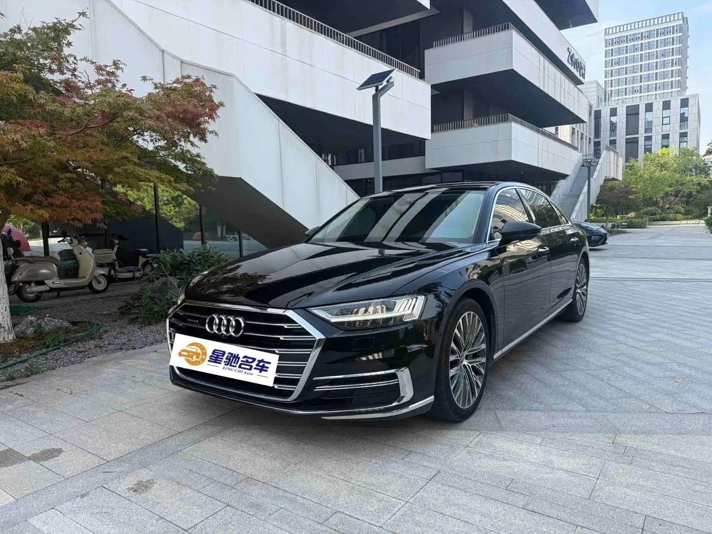 Фото 1 - Audi A8