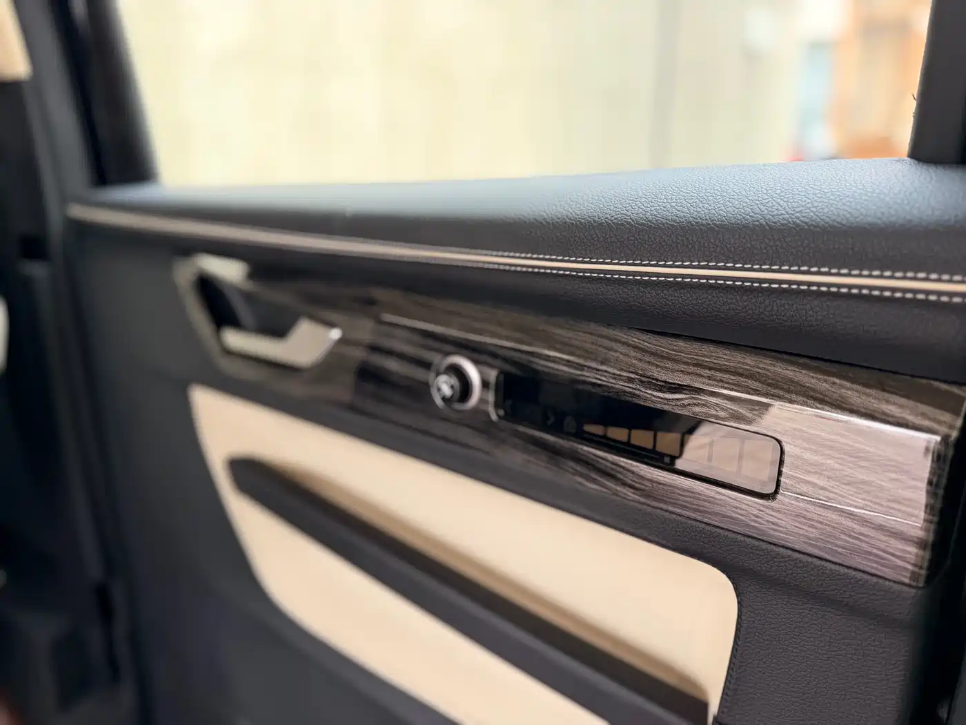 LEVC TX 2022 TX5 Extended Range Space Comfort Edition фото 20