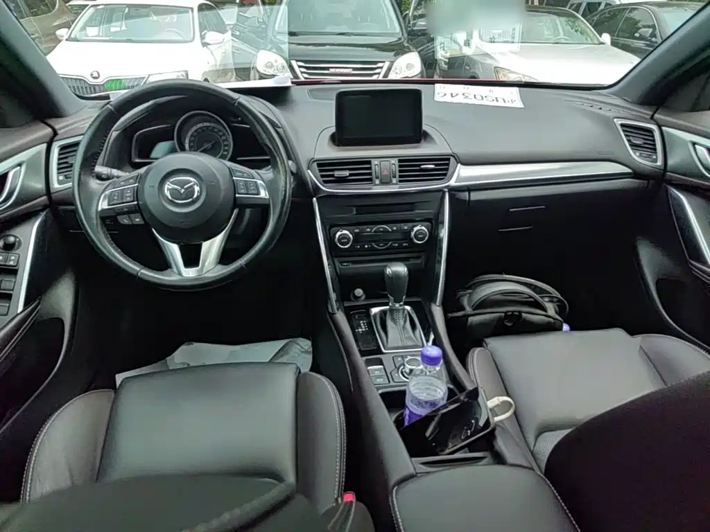 Photo 10 - Mazda CX-4