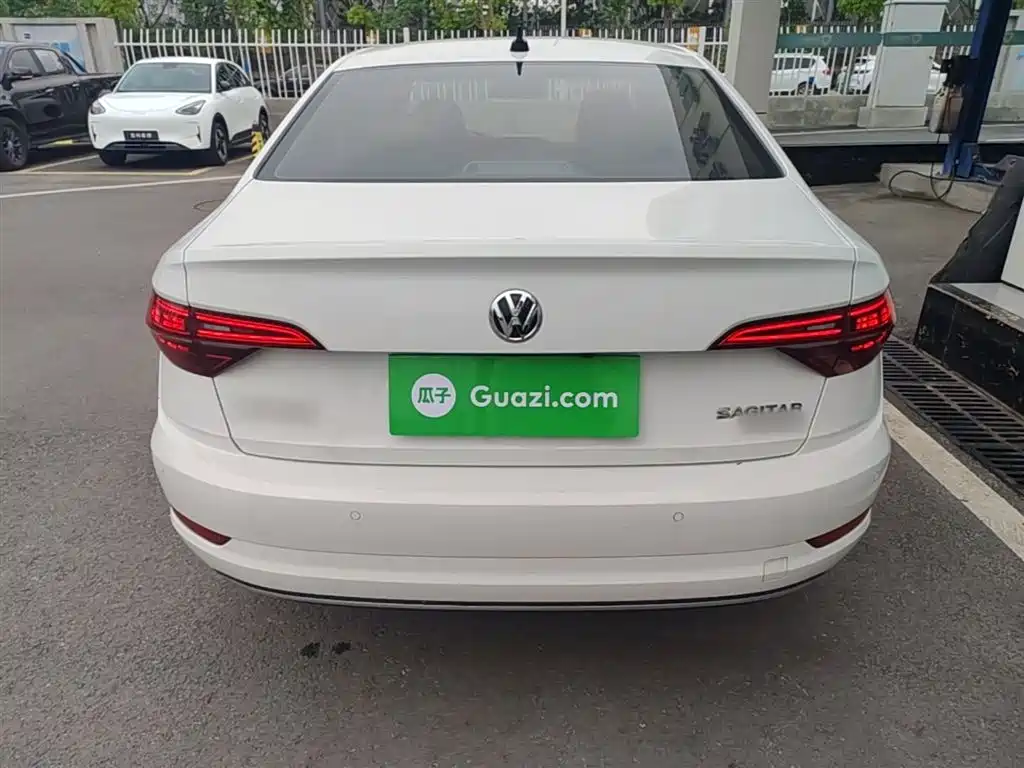 VOLKSWAGEN SAGITAR